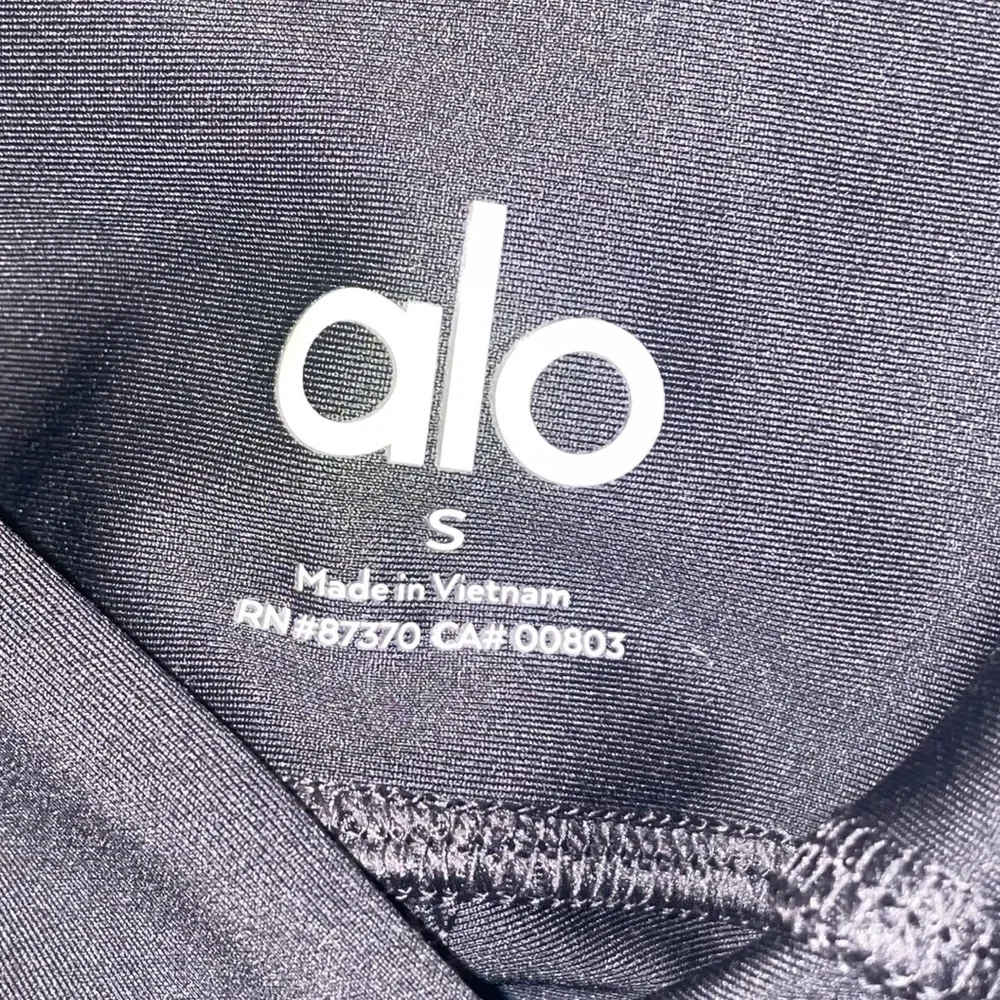 ALO Yoga Airlift Leggings in Charcoal Grey